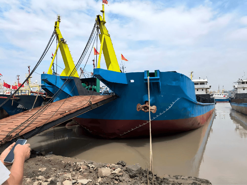 1,700 DWT Deck Cargo Ship, built 2009