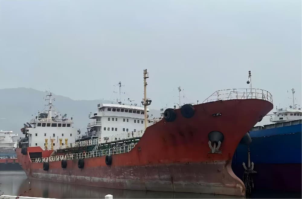 3,000 DWT Tanker, built 2005