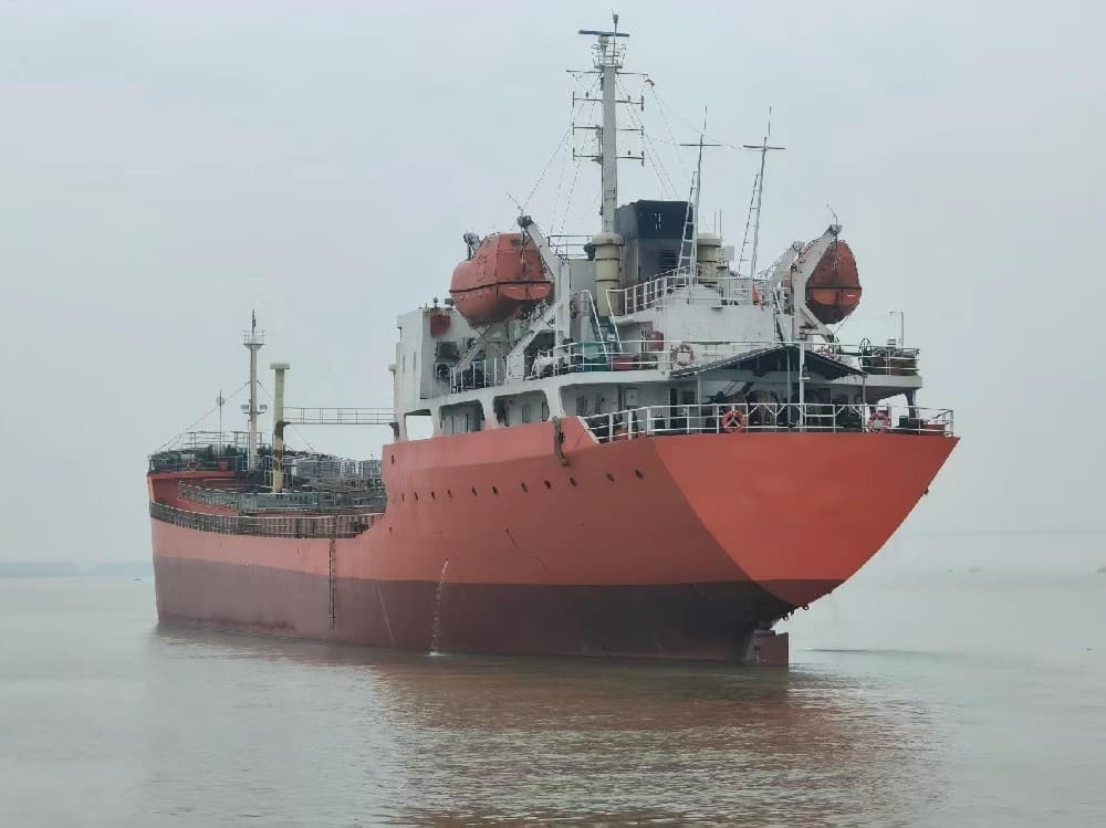 6,700 DWT Tanker, built 2006