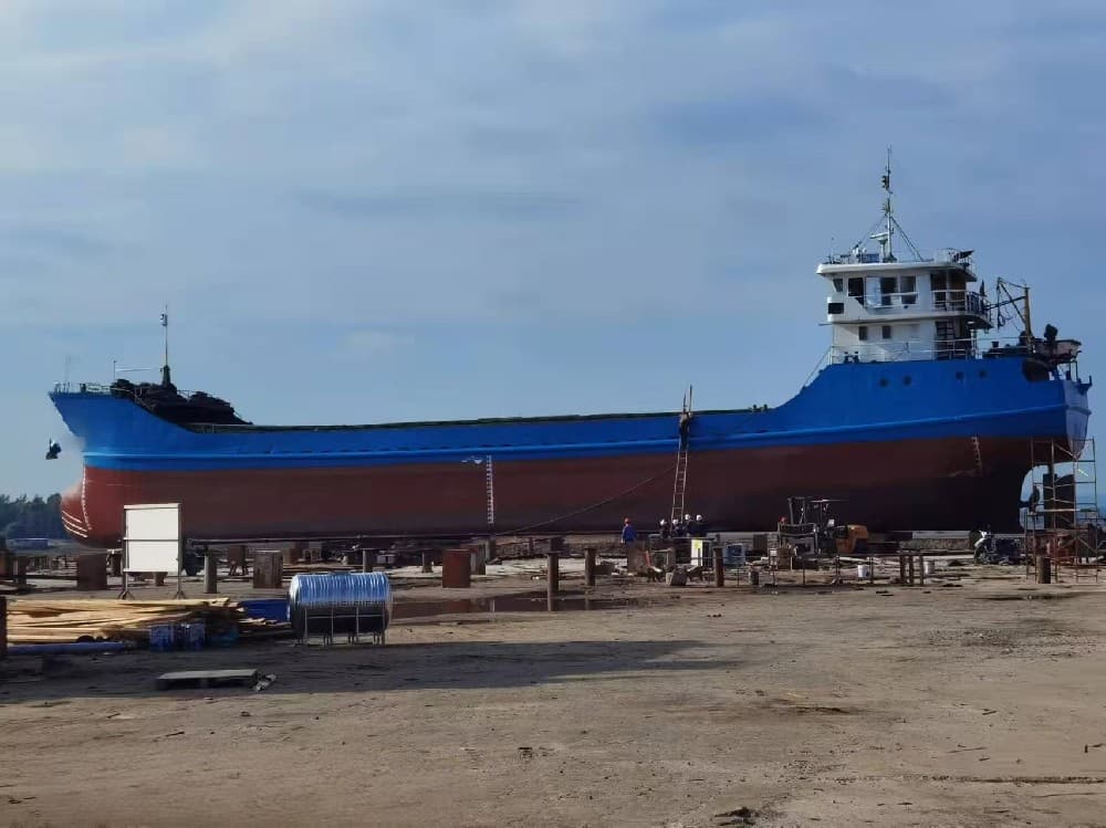 900 DWT Bulk Carrier, built 2009