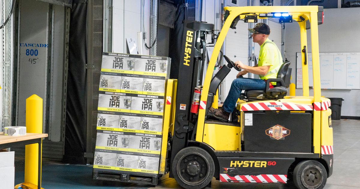 UAE Free Zone vs Mainland Importing: A Trader's Guide to Customs, Duty and Re-Export